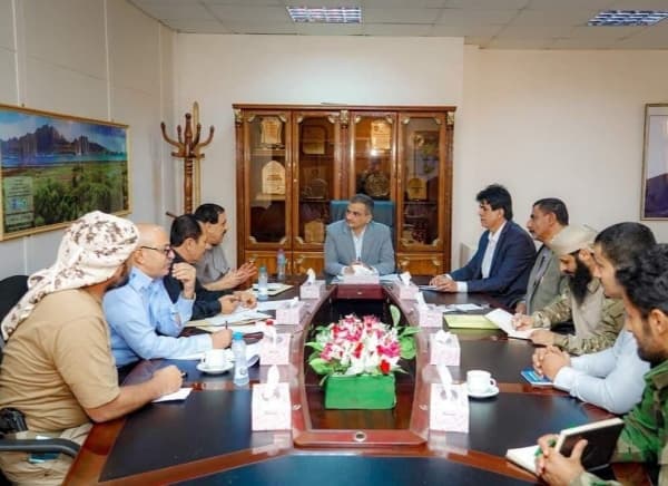 محافظ عدن احمد لملس، يأمر بوقف شامل لجميع اعمال البناء لمدة ثلاثة اشهر ابتداء من يوم غد الخميس