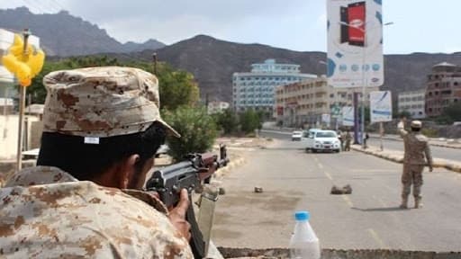 اشتباكات بين فصائل مسلحة شمالي عدن