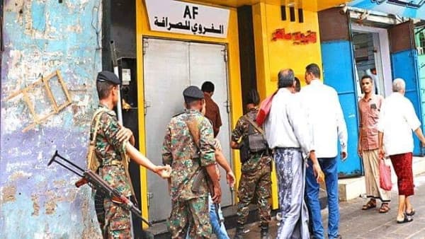 سلطات عدن تواصل حملة مكثفة لضبط المضاربين بالعملة