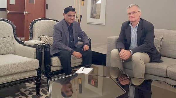 محافظ حضرموت يبحث في دبي تطورات الأوضاع اليمنية وجهود مكافحة الارهاب