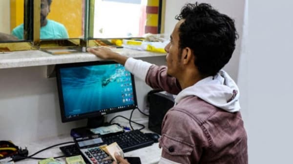 هل تنجح التدابير الحكومية في إنقاذ العملة الوطنية؟