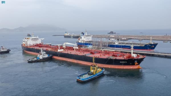 وصول دفعة ثالثة من منحة المشتقات النفطية السعودية الى عدن