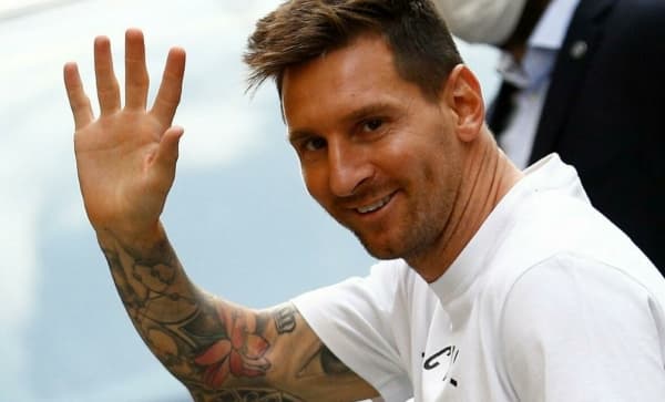 ميسي... الساحر الأرجنتيني الذي أبهر جماهير كرة القدم بلمساته