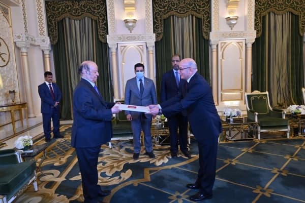 الرئيس اليمني يتسلم اوراق اعتماد سفراء جدد