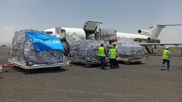 وصول طائرة لقاحات إلى مطار صنعاء