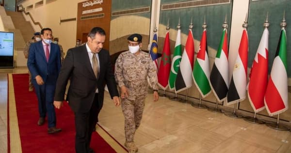 رئيس الوزراء اليمني يجتمع مع قائد القوات المشتركة غداة تصعيد حوثي كبير في مارب وترتيبات العودة الى عدن