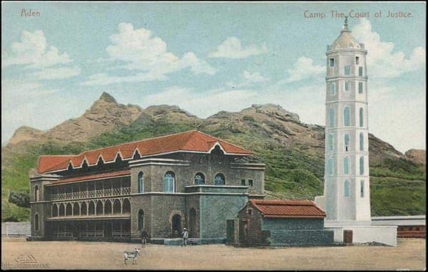 منارة عدن..أيقونة المدينة الرابضة منذ مئات السنين