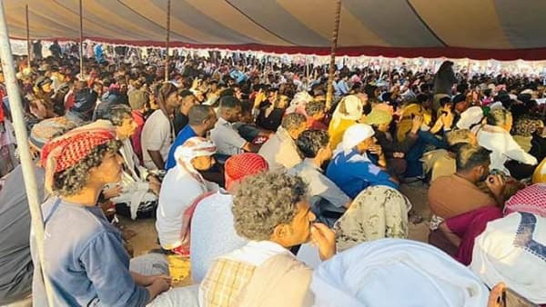 محافظ حضرموت يعلن حالة طوارىء لمواجهة الحوثيين غداة حراك احتجاجي عارم ضد سلطاته المحلية