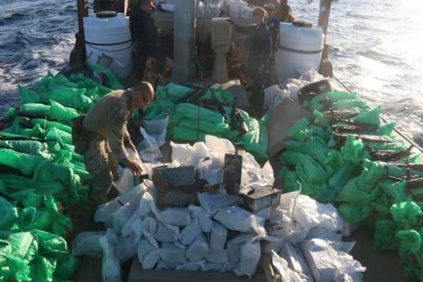 لجنة جزاءات اممية ترجح ان ميناء ايرانيا كان مصدر الاف الاسلحة المهربة للحوثيين في اليمن