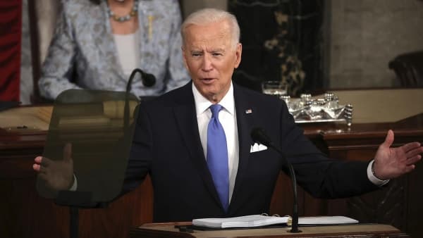 بايدن يقول ان "الديكتاتور بوتين"بات "معزولاً أكثر من أي وقت مضى"