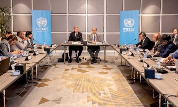 المبعوث الأممي يذكر الأطراف اليمنية بالتزامات فتح الطرق التي تعهدوا بها على طاولة المفاوضات