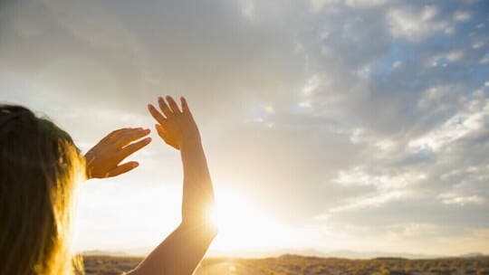 مواد غذائية تعزز الحماية من أشعة الشمس