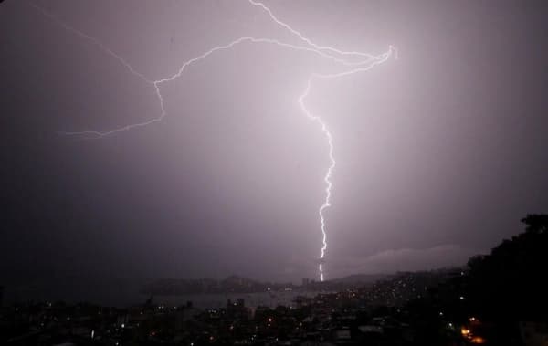 نصائح لتفادي الصواعق