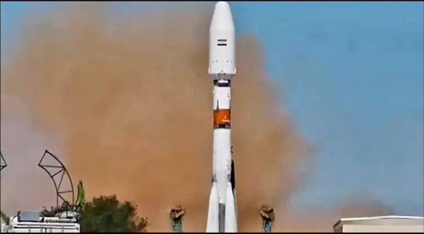 روسيا تطلق قمرا اصطناعيا إيرانيا