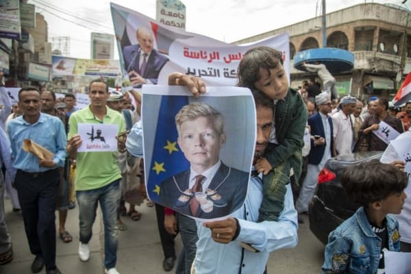 هدنة وسط عاصفة في معسكر الحكومة