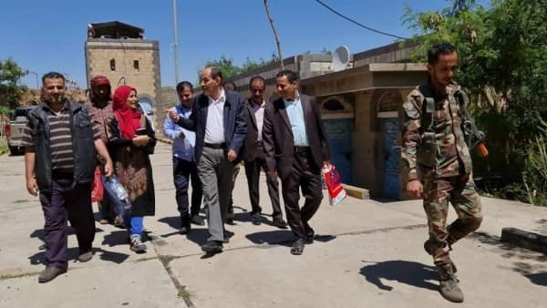 اللجنة الوطنية للتحقيق تستكمل إجراءات الإفراج عن معتقلين في الأمن السياسي بتعز