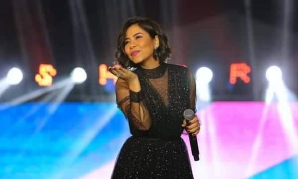 هل دخلت شيرين في غيبوبة؟.. مدير أعمالها يكشف مستجدات صحتها