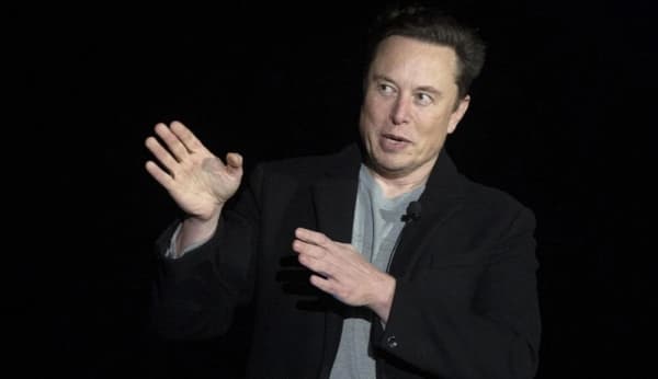 إيلون ماسك يعلن الاستحواذ على شركة تويتر مقابل 44 مليار دولار ويقرر تسريح عدد من مسؤوليها