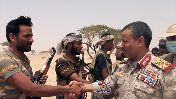 جماعة الحوثيين تقول ليس امام التحالف بقيادة السعوديةمن خيار سوى دفع "المرتبات او المسيرات"