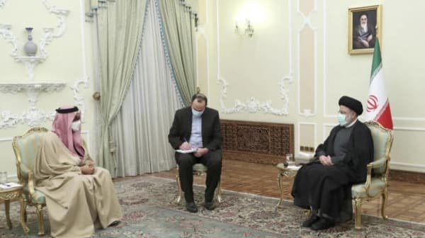 إيران تتوعّد السعودية بالردّ بالمثل على "زعزعة استقرارها" على خلفية الاحتجاجات