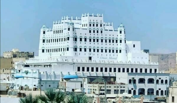 سلطات الامن في حضرموت تعلن القبض على مطلوب امني خطير متورط بجرائم قتل والاتجار بالمخدرات