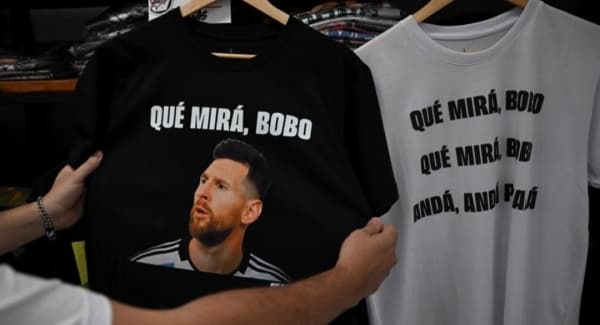 "إلى ماذا تنظر أيها الأحمق؟" تهكّم ميسي أصبح على المنتجات الأرجنتينية