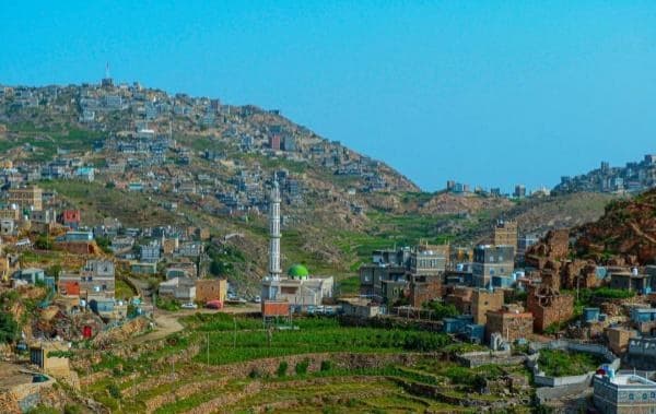 وفاة وإصابة 17 شخصا بحادث مروري بلحج جنوبي البلاد