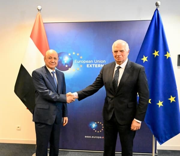 الرئيس العليمي يقر بصعوبة السلام في اليمن مع استمرار تمسك الحوثيين بخرافة الحق الالهي في الحكم