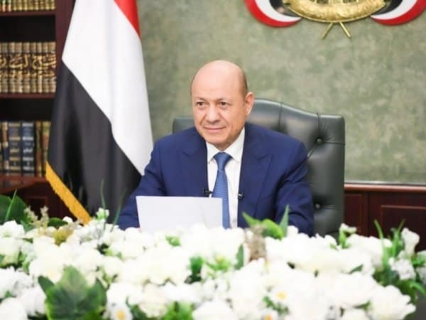 الرئيس العليمي يدعو الحوثيين لالغاء القيود على تداول طبعة النقود الجديدة والتخلي عن التربح الفاسد من اقتصاد الحرب