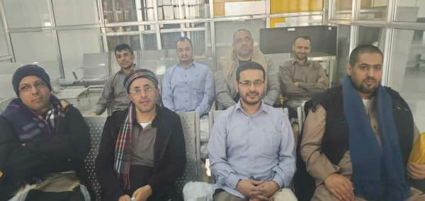 من هم الصحفيون الاربعة المفرج عنهم بعملية تبادل للمحتجزين مع الحوثيين