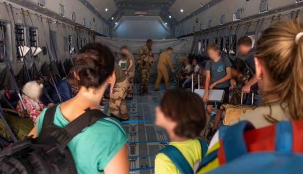 نقل المئات من موظفي الأمم المتحدة وأسرهم من الخرطوم