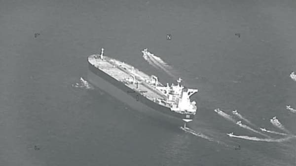 إيران تحتجز ناقلة نفط ترفع علم بنما أثناء عبورها مضيق هرمز