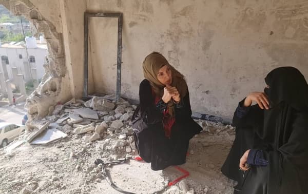 لجنة التحقيق الوطنية ترصد انتهاكات حقوق الانسان واستهداف المدنيين في مناطق التماس بمدينة تعز