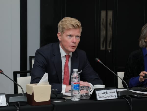 الوسيط الاممي يعقد مباحثات مع المحرمي ومسؤولين اماراتيين حول جهود احياء مسار السلام في اليمن