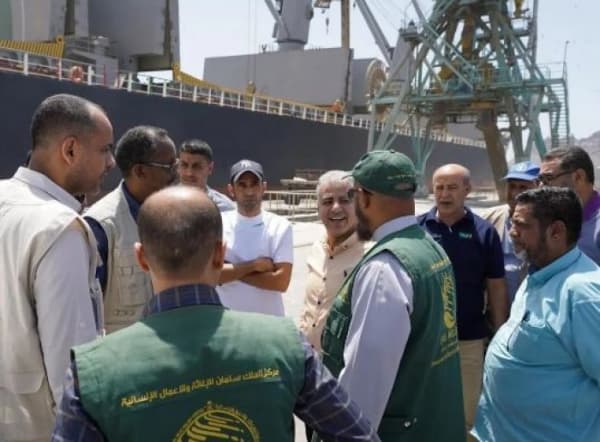 وصول 24 ألف طن قمح إلى عدن بتمويل سعودي