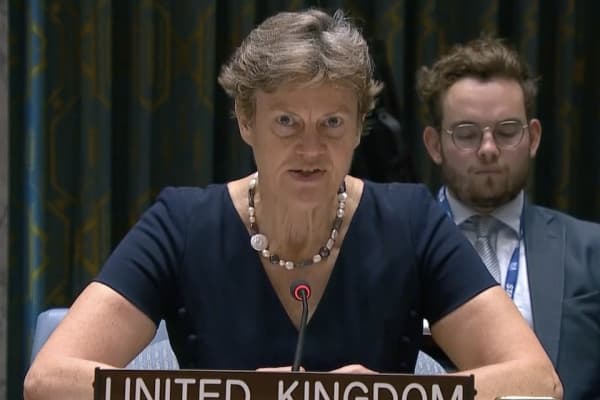 بريطانيا تدعو أطراف الصراع في اليمن إلى التفاوض بحسن نية لتحقيق سلام شامل ودائم