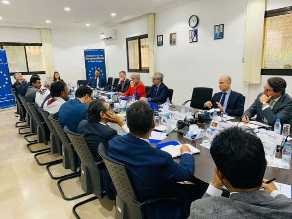 سفراء اوروبيون يؤكدون ان الجهود الاممية توفر مسارا لليمنيين لتقرير مستقبلهم في لقاء مع شخصيات حضرمية