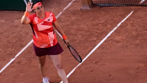 التونسية أنس جابر تبلغ الدور الثالث بتغلبها على الفرنسية دودين في رولان غاروس