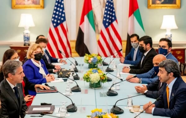 بلينكن وعبدالله بن زايد بحثا خلال اتصال هاتفي ملفات إقليمية منها سوريا واليمن