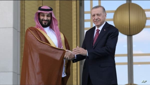إردوغان يستهل جولته الخليجية من السعودية.. والهدف تخطي الـ22 مليار دولار