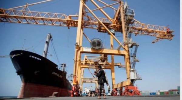 زيادة قياسية في واردات الوقود إلى موانئ الحديدة خلال النصف الأول من العام الجاري