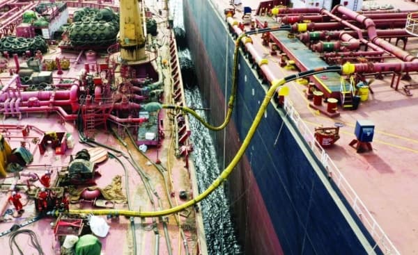 الأمم المتحدة تعلن نقل أكثر من 800 ألف برميل من نفط "صافر"