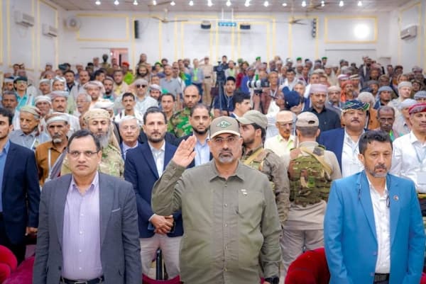 الزبيدي يتعهد بالمضي نحو  استعادة الدولة الشطرية السابقة واستئصال شافة الارهاب