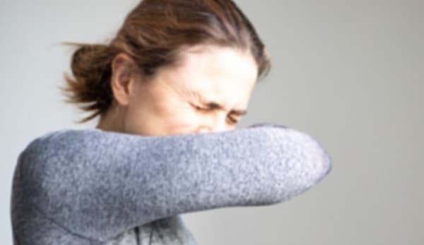 مخاطر كتم العطس أكثر مما تتوقع