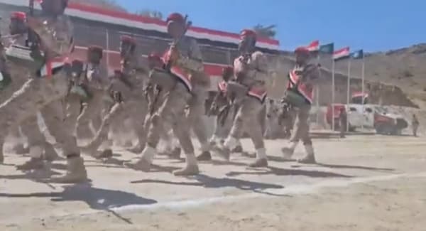 القوات الحكومية تعلن مقتل جندي واصابة اخرين بهجوم شنه الحوثيون على احتفال عسكري في صعدة
