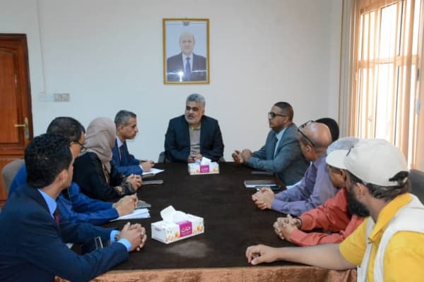 مناقشة آلية الاستفادة من دعم طباعة الكتاب المدرسي ومشروع إنساني بتكلفة أكثر من 4 ملايين دولار