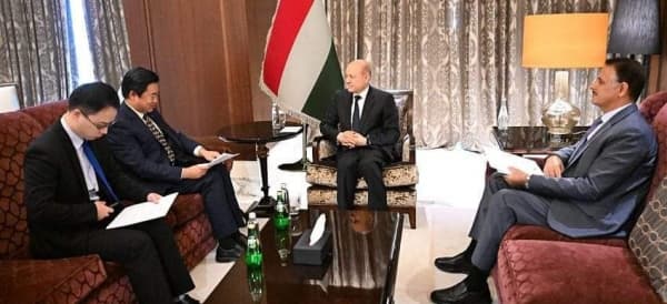 الرئيس العليمي يتسلم رسالة من الرئيس الصيني