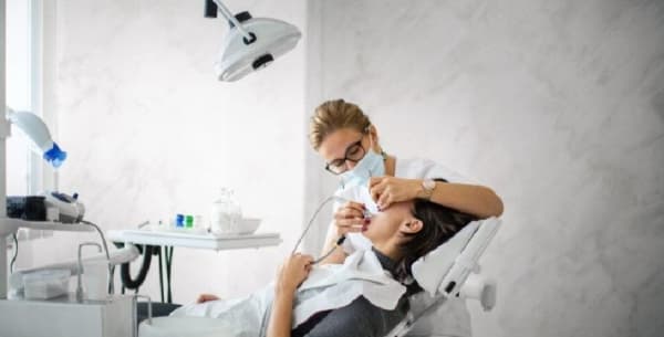 دراسة تثبت عدم وجود علاقة بين الاضطرابات الهضمية وتلف مينا الأسنان