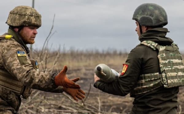 مسؤولون غربيون يحذرون مع عدم قدرة أوكرانيا على الصمود دون المزيد من المساعدات الأمريكية