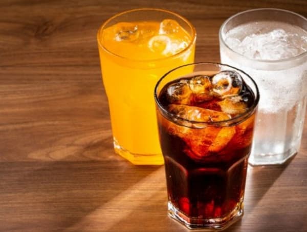 عواقب وأضرار تناول المشروبات الغازية على المعدة